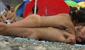 ksenmart.ru de sexo na praia casal trocando carícias em público