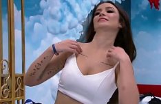 Branquinha gostosa pagando peitinho no Big Brother Brasil 20